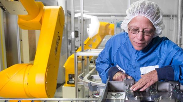 Photo of employee in a Baxter manufacturing facility
