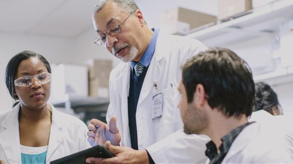 Doctor discussing with nurses